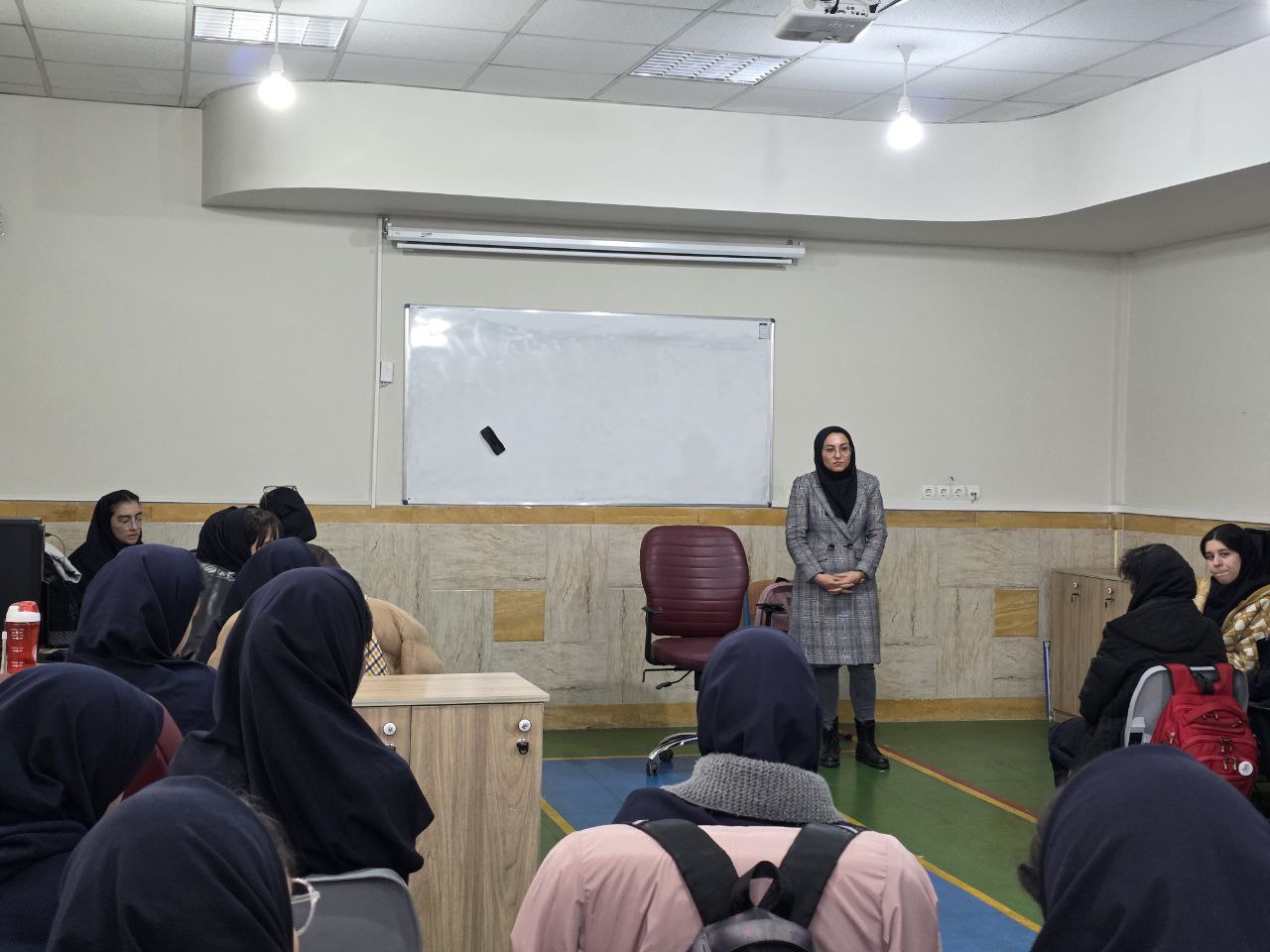 جلسه پیرامون سئو، هنرستان سمپاد سعدی